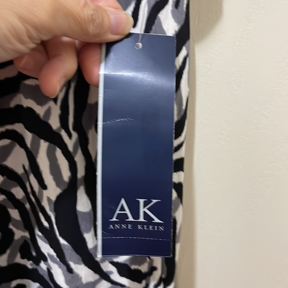 Anne Klein animal print top (sz s) - Picture 6 of 9